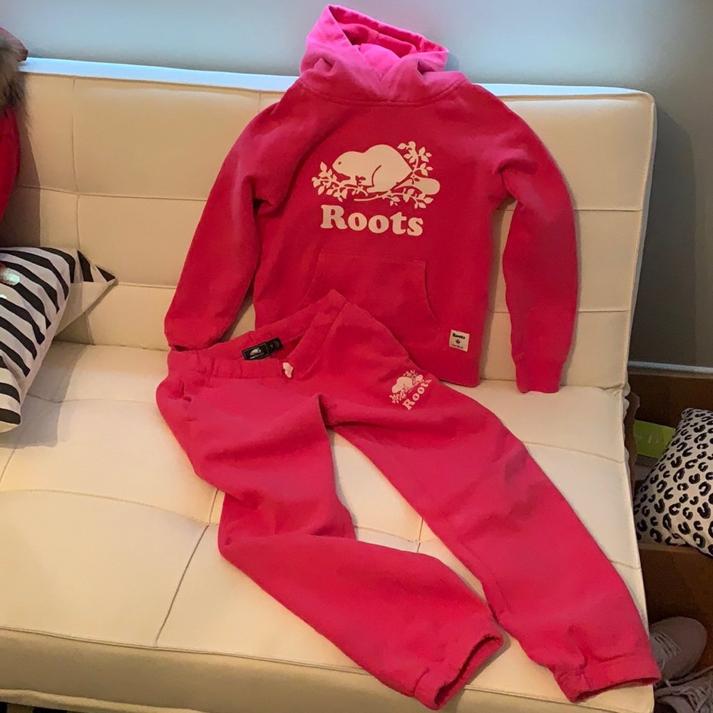 Girls Roots sweatsuit in pink size9-10 year old
